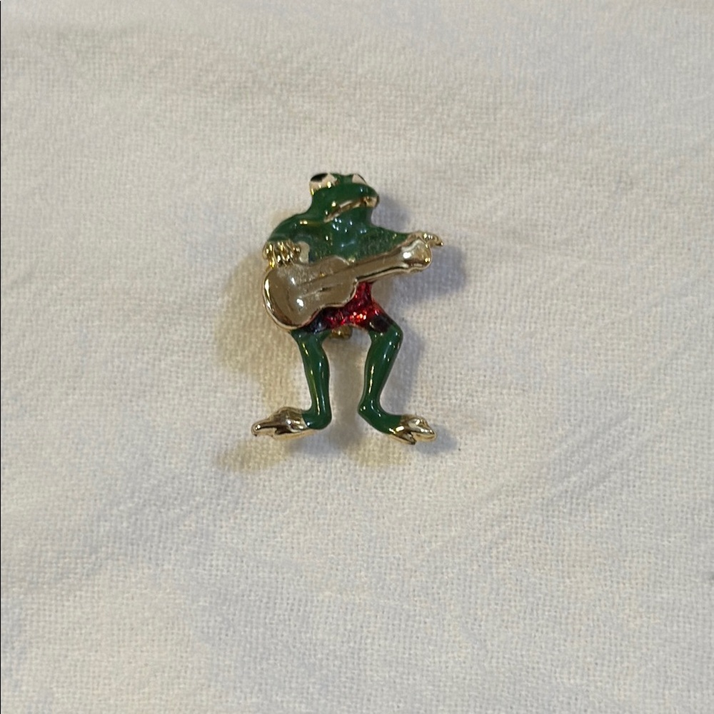 Green and Gold Frog Guitar Pin